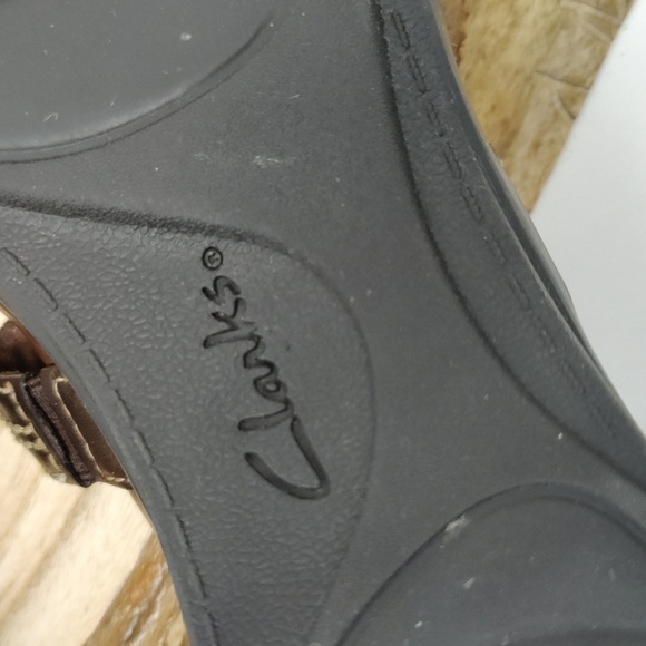 Clarks Soft Cushion Brown Leather Mary Jane Style Loafers, Size 7.5M - Picture 11 of 11